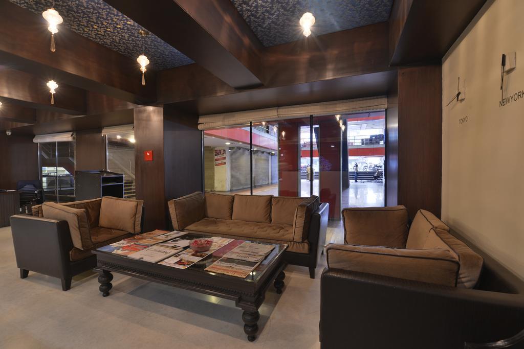 The Golden Oak Hotell Rāipur Exteriör bild