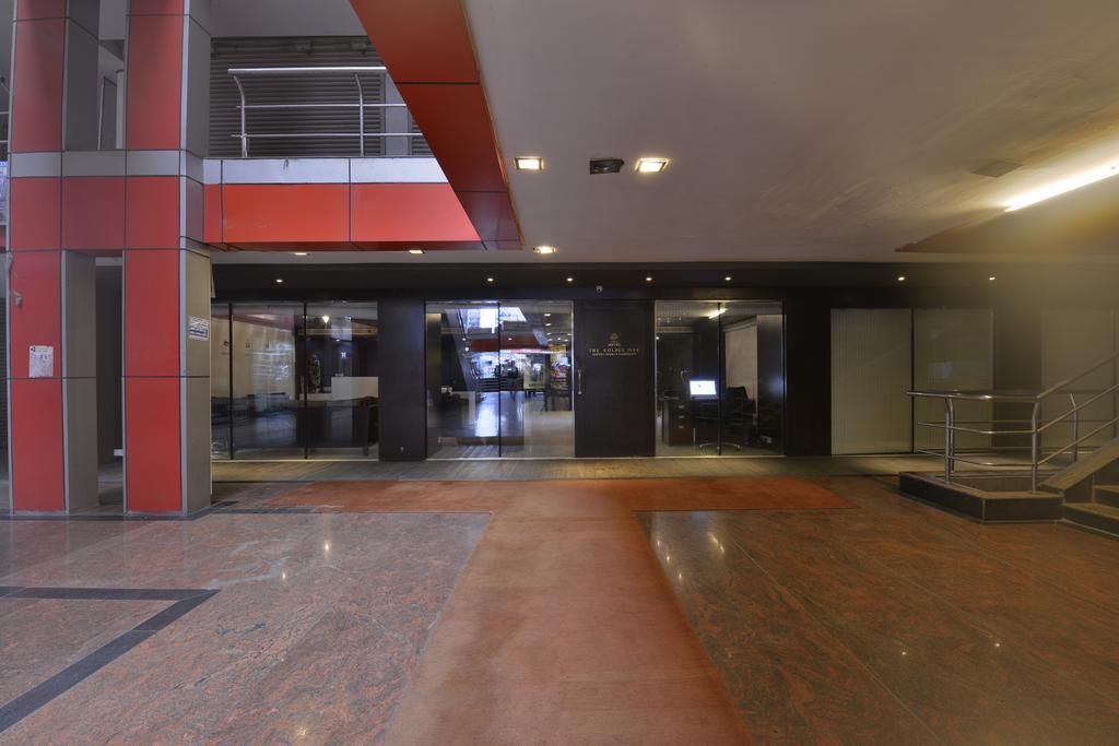 The Golden Oak Hotell Rāipur Exteriör bild